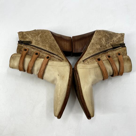 A.S.98 37 Cream Buckle Pointed Toe booties - Picture 3 of 6